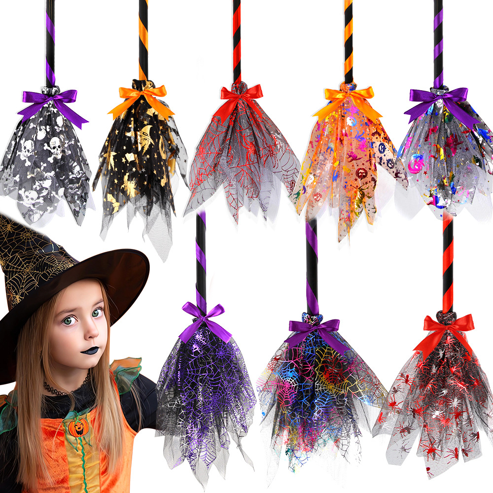 Halloween Witch Broom with LED - Detachable Cosplay Prop recensione e prezzo